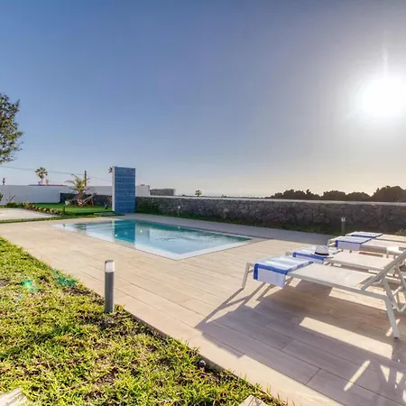 Veni Mit Pool In Norias Villa Tazacorte