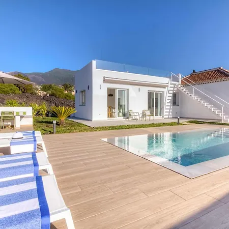 Veni Mit Pool In Norias Villa Tazacorte