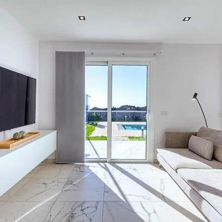 Villa Veni Mit Pool In Norias