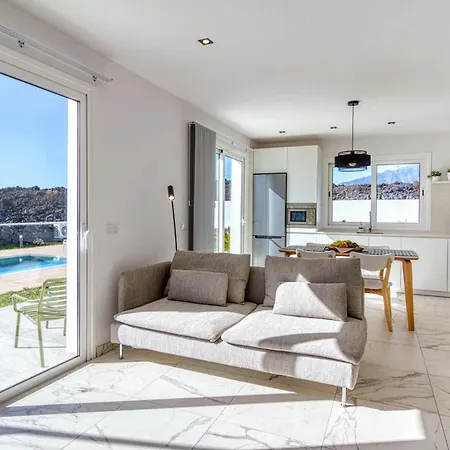 Veni Mit Pool In Norias Villa *